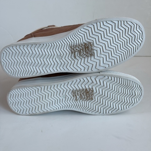 Yoki sneaker two tone cream faux fur and tan brown rounded toe lace up 8.5 - Picture 9 of 16